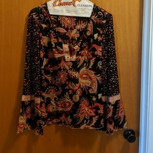 Daytrip black/red paisley bell sleeve top Size L